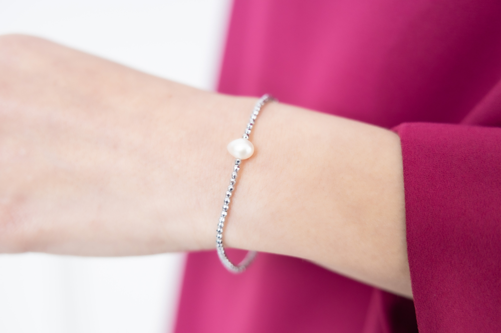 팔찌 不規則圓珠單顆珍珠彈性繩手鍊 / 銀色