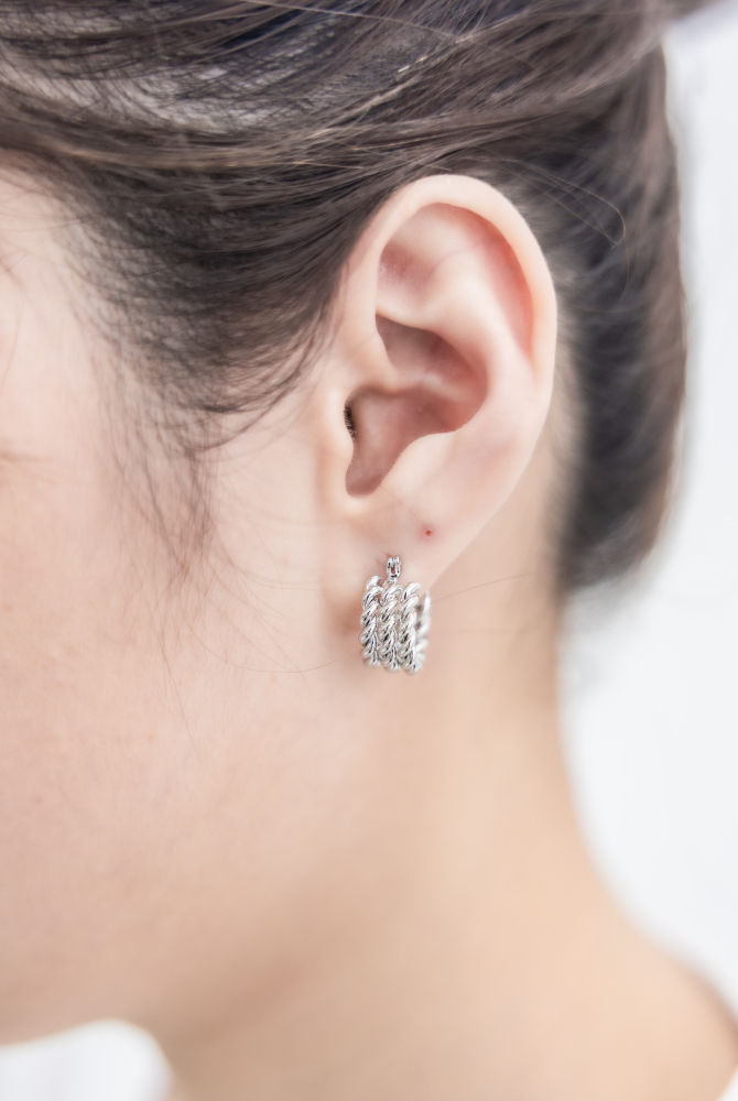 귀걸이 麻花圈圈型耳環 / 銀色