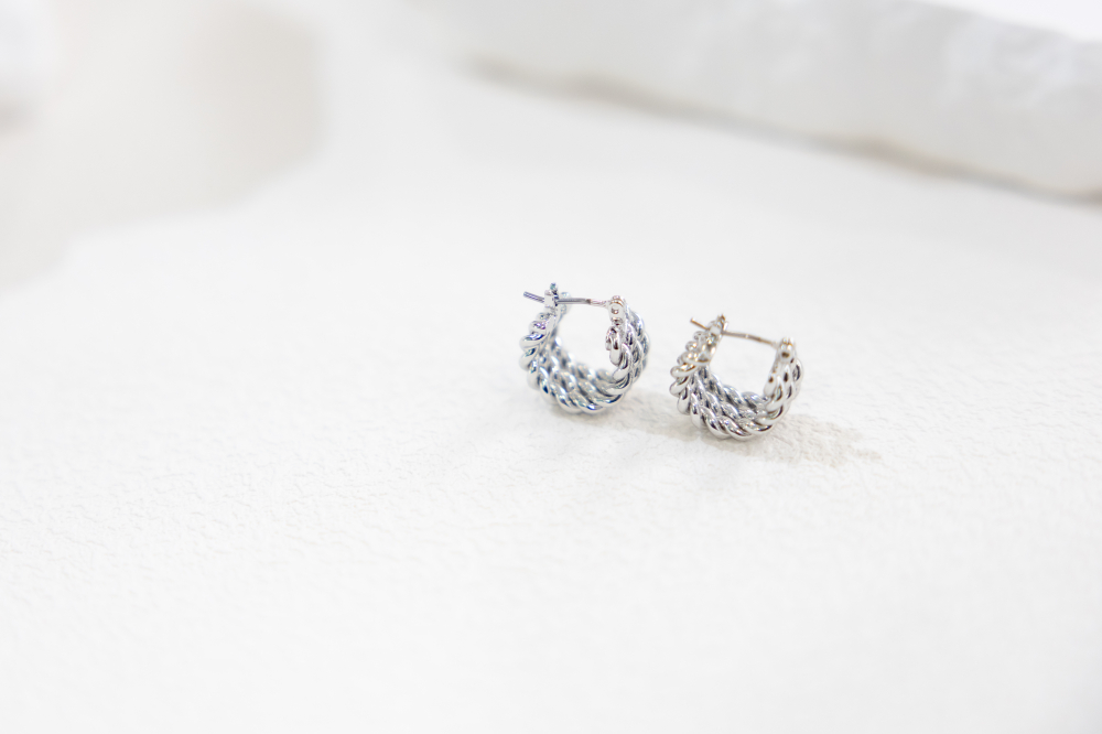 귀걸이 麻花圈圈型耳環 / 銀色