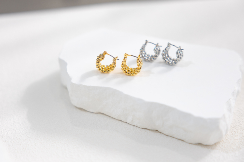 귀걸이 麻花圈圈型耳環 / 銀色