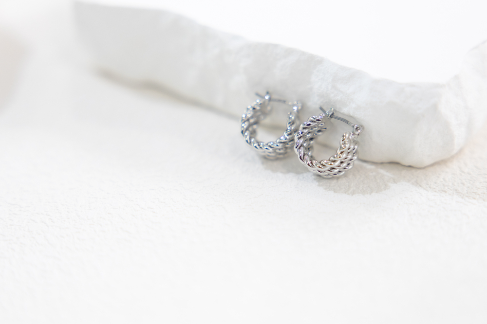 귀걸이 麻花圈圈型耳環 / 銀色