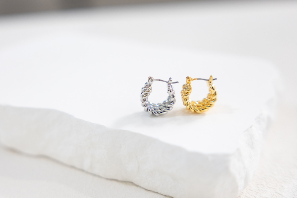 귀걸이 麻花圈圈型耳環 / 銀色