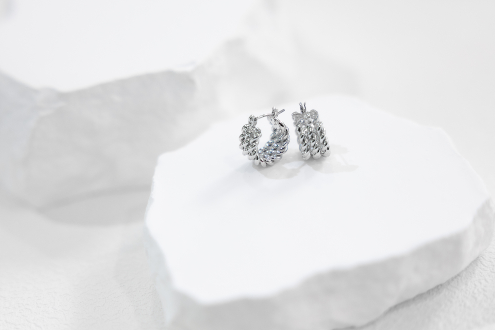 귀걸이 麻花圈圈型耳環 / 銀色