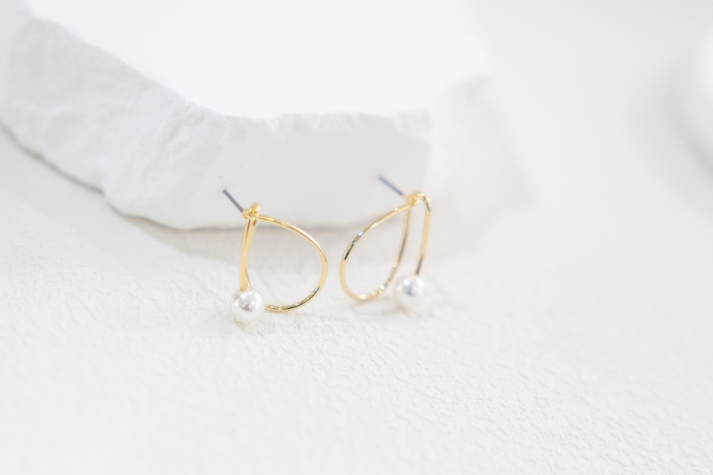 귀걸이 細空心水滴珍珠耳環 / 金色