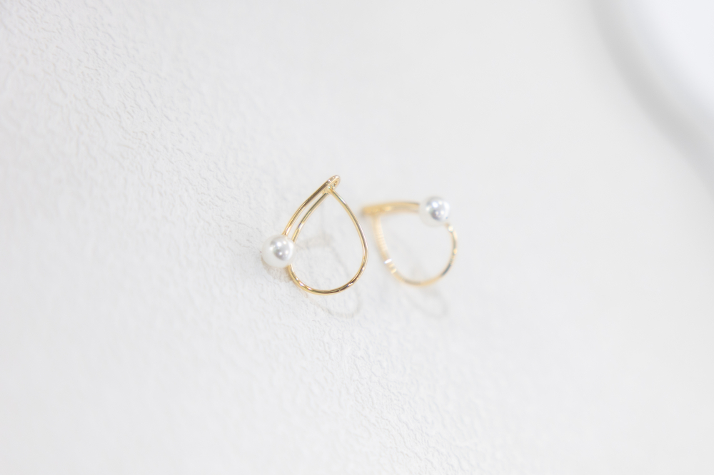 귀걸이 細空心水滴珍珠耳環 / 金色