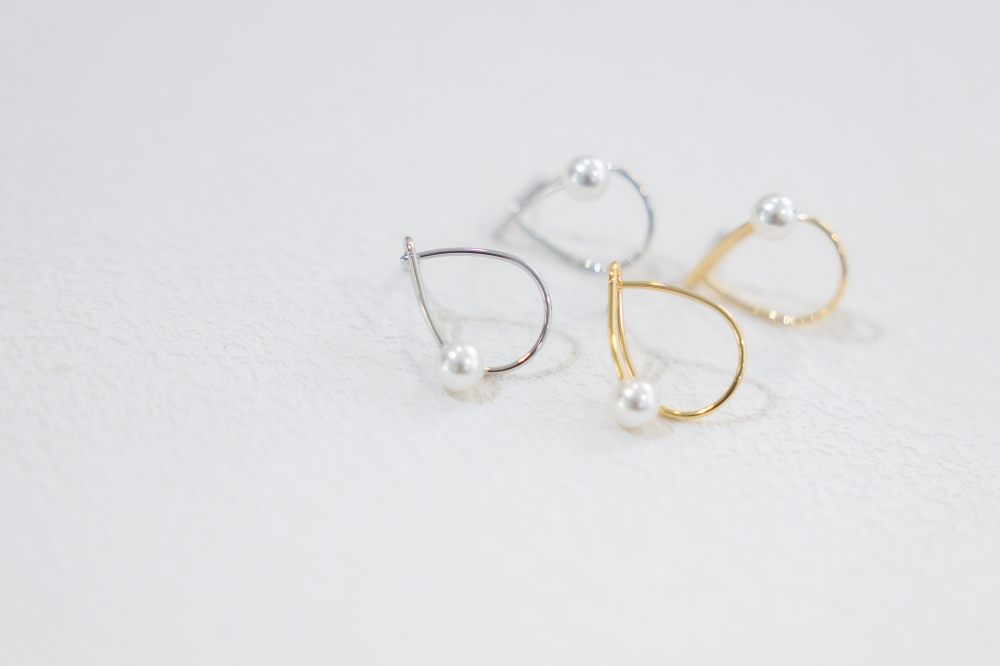 귀걸이 細空心水滴珍珠耳環 / 金色