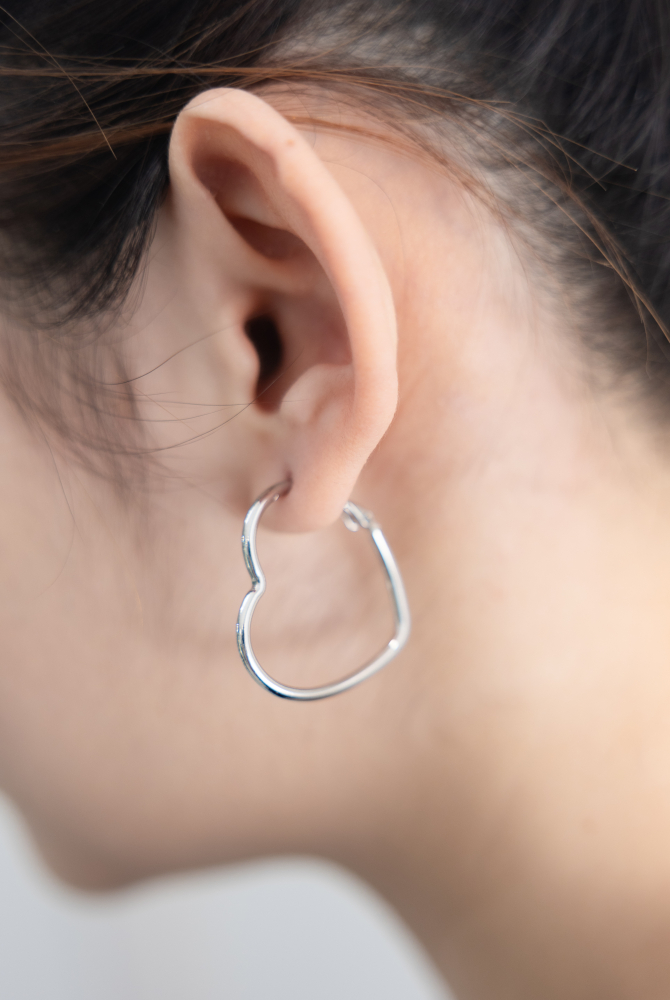 귀걸이 空心愛心圈型耳環 / 銀色