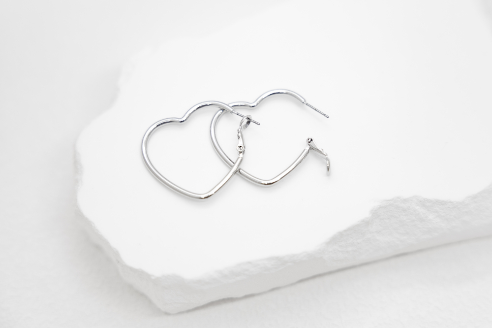 귀걸이 空心愛心圈型耳環 / 銀色