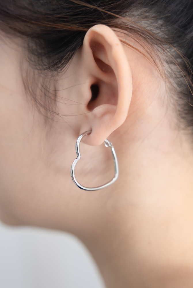 귀걸이 空心愛心圈型耳環 / 銀色