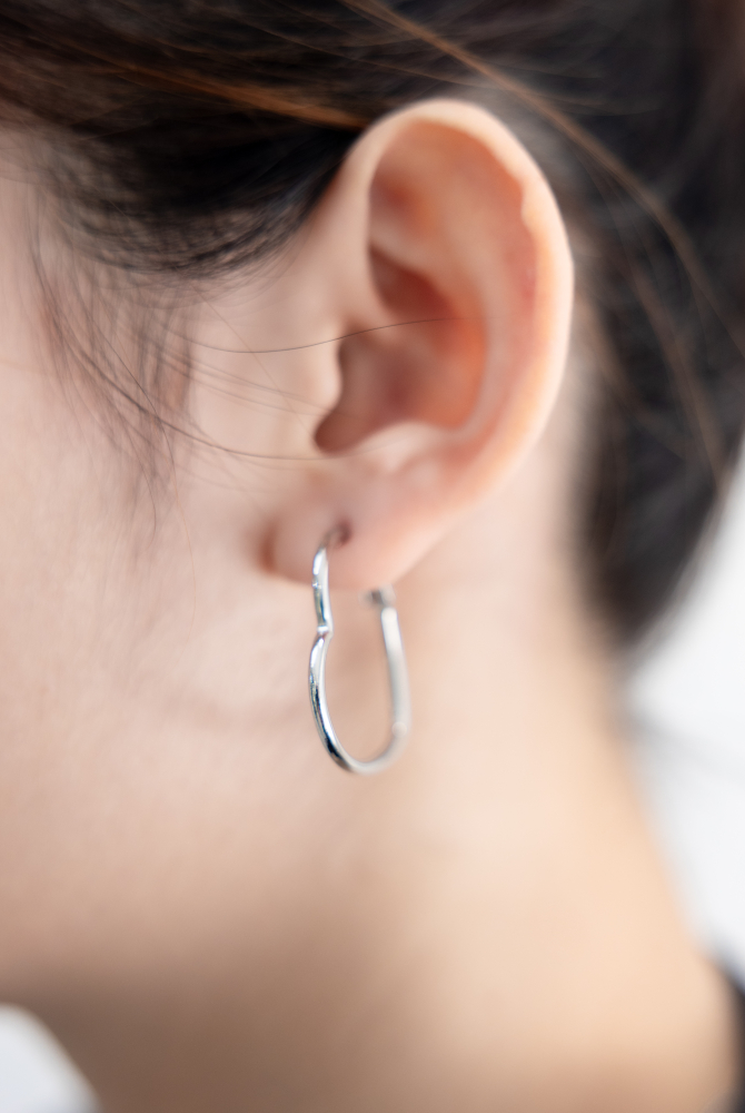 귀걸이 空心愛心圈型耳環 / 銀色