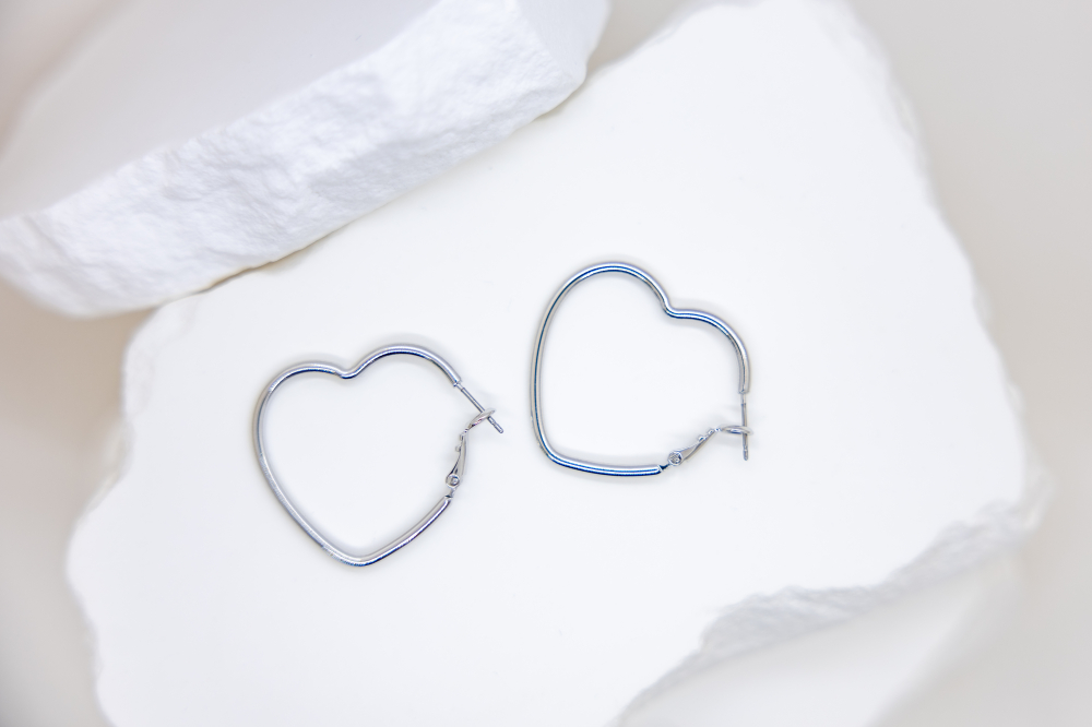 귀걸이 空心愛心圈型耳環 / 銀色