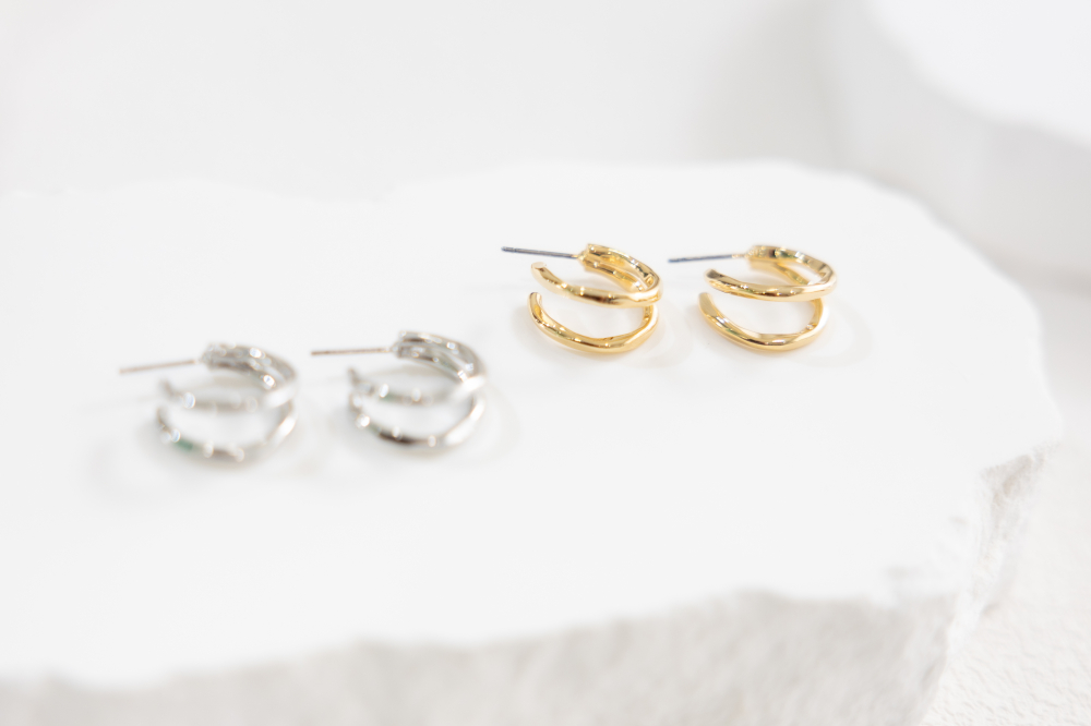 귀걸이 上窄下寬細圓弧耳環 / 銀色