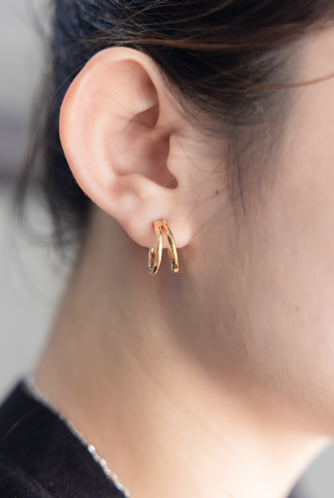 귀걸이 上窄下寬細圓弧耳環 / 金色