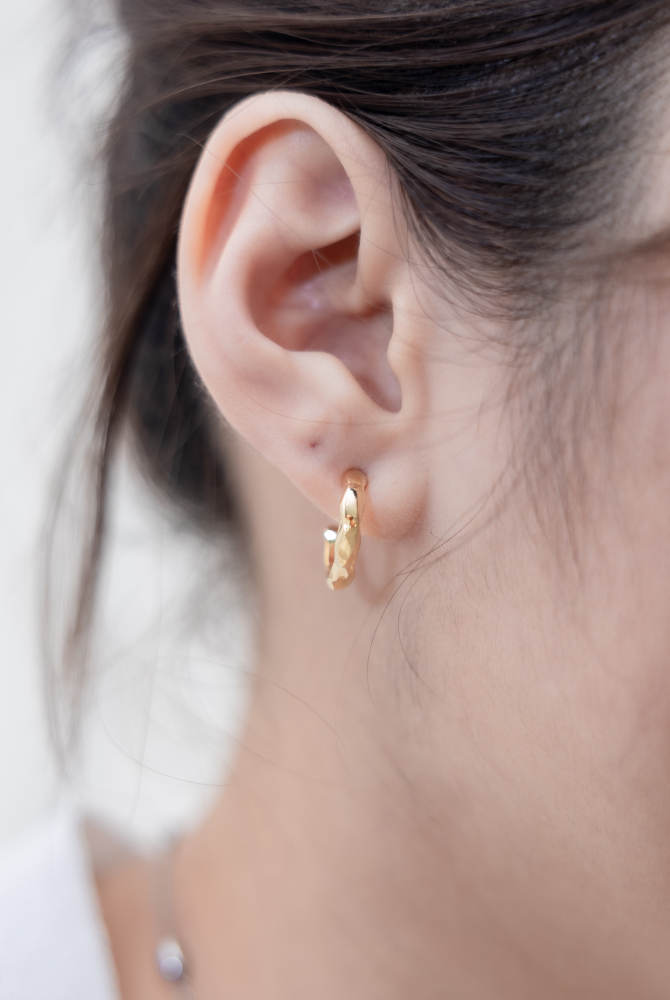 귀걸이 凹凸不平圓弧耳環 / 金色