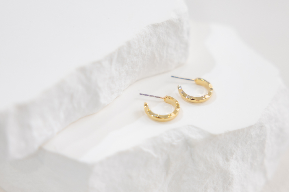 귀걸이 凹凸不平圓弧耳環 / 金色