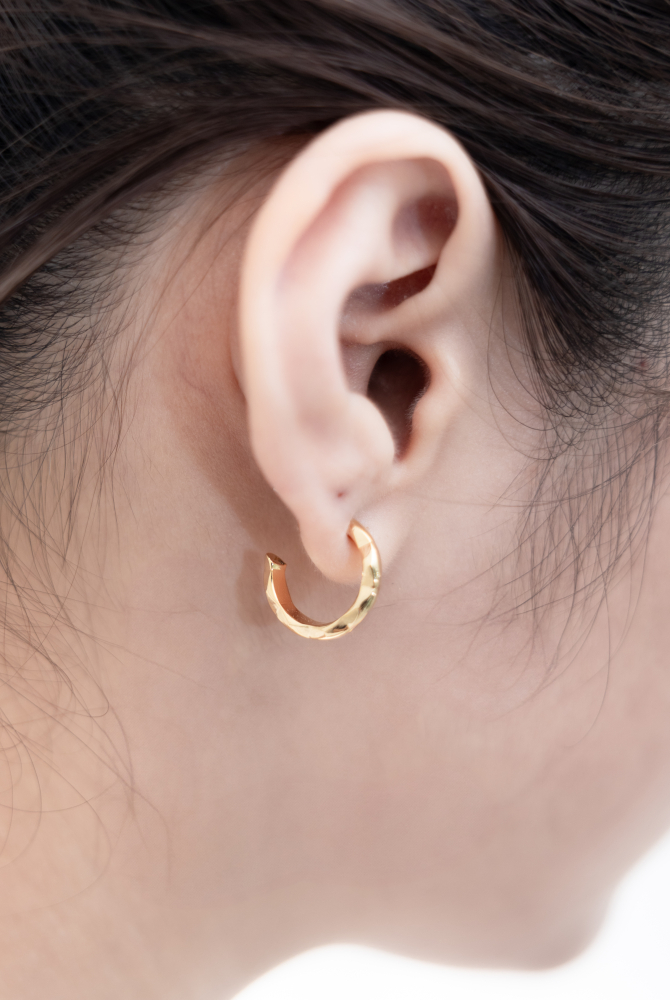 귀걸이 凹凸不平圓弧耳環 / 金色