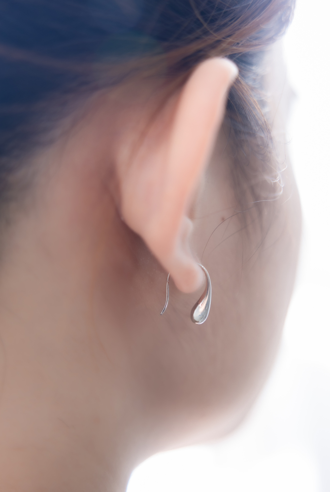 귀걸이 細小水滴勾式耳環 / 銀色
