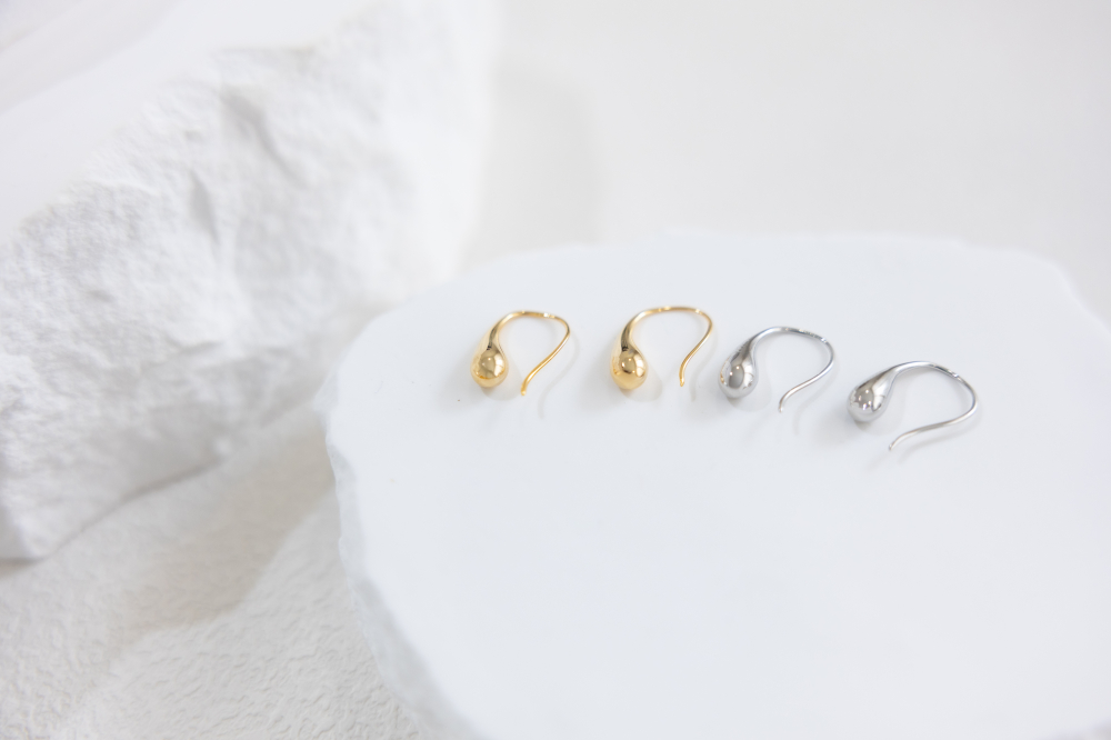 귀걸이 細小水滴勾式耳環 / 銀色