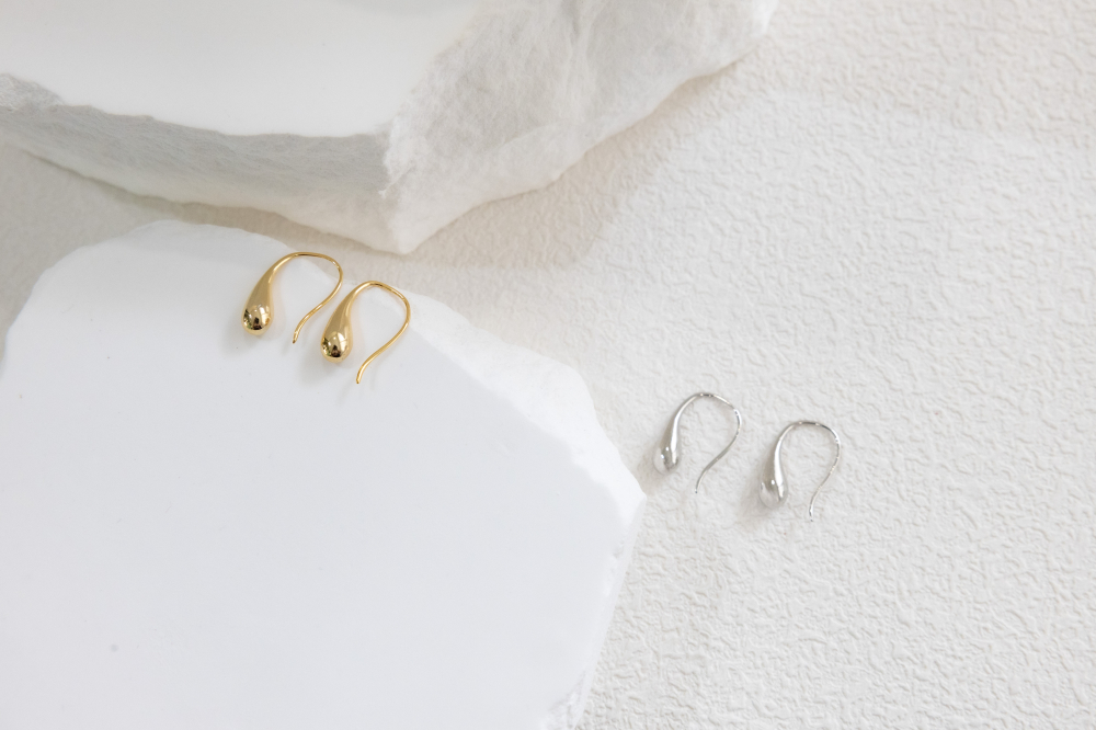 귀걸이 細小水滴勾式耳環 / 銀色