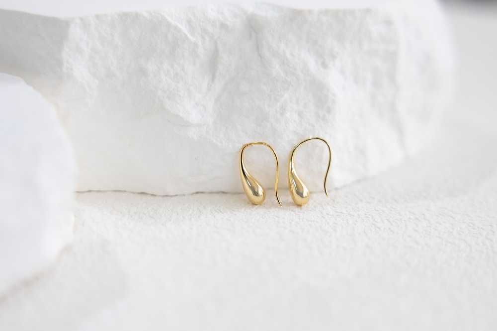 귀걸이 細小水滴勾式耳環 / 金色