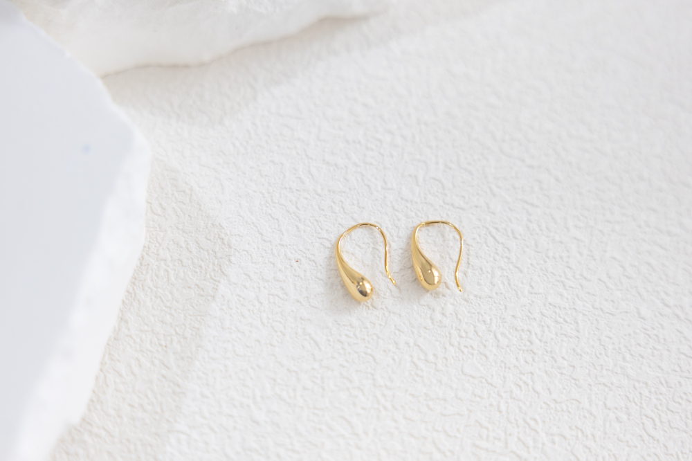 귀걸이 細小水滴勾式耳環 / 金色