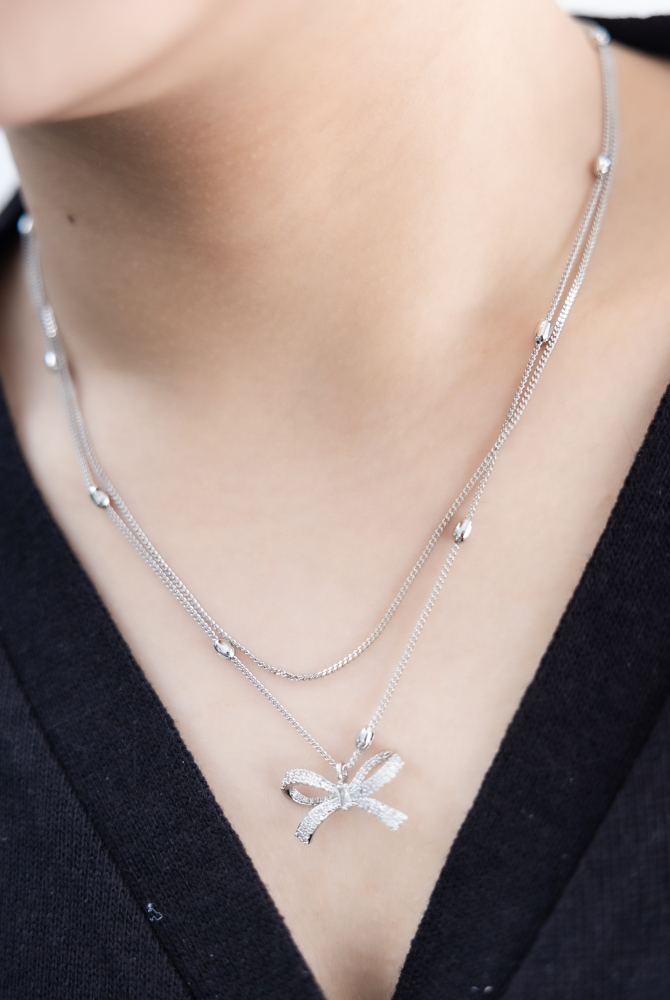 목걸이 橢圓珠墜鋯石蝴蝶結雙層喜平鍊 / 銀色