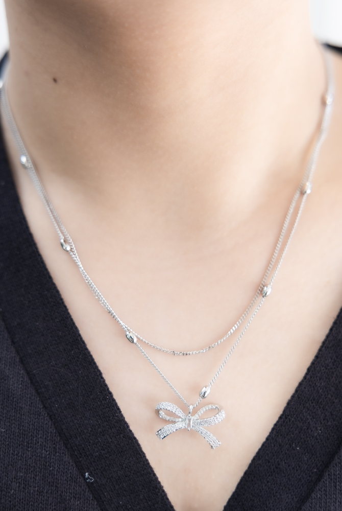 목걸이 橢圓珠墜鋯石蝴蝶結雙層喜平鍊 / 銀色