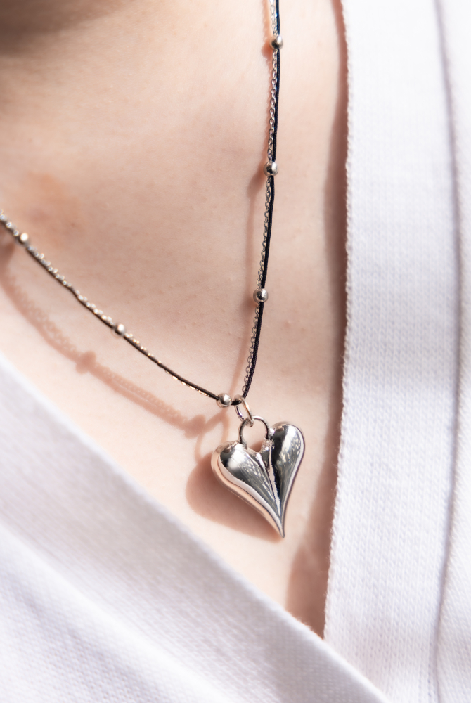 목걸이 黑繩小豆鍊綴立體大愛心項鍊 / 銀色