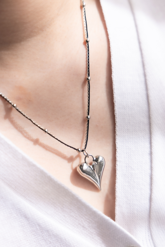 목걸이 黑繩小豆鍊綴立體大愛心項鍊 / 銀色