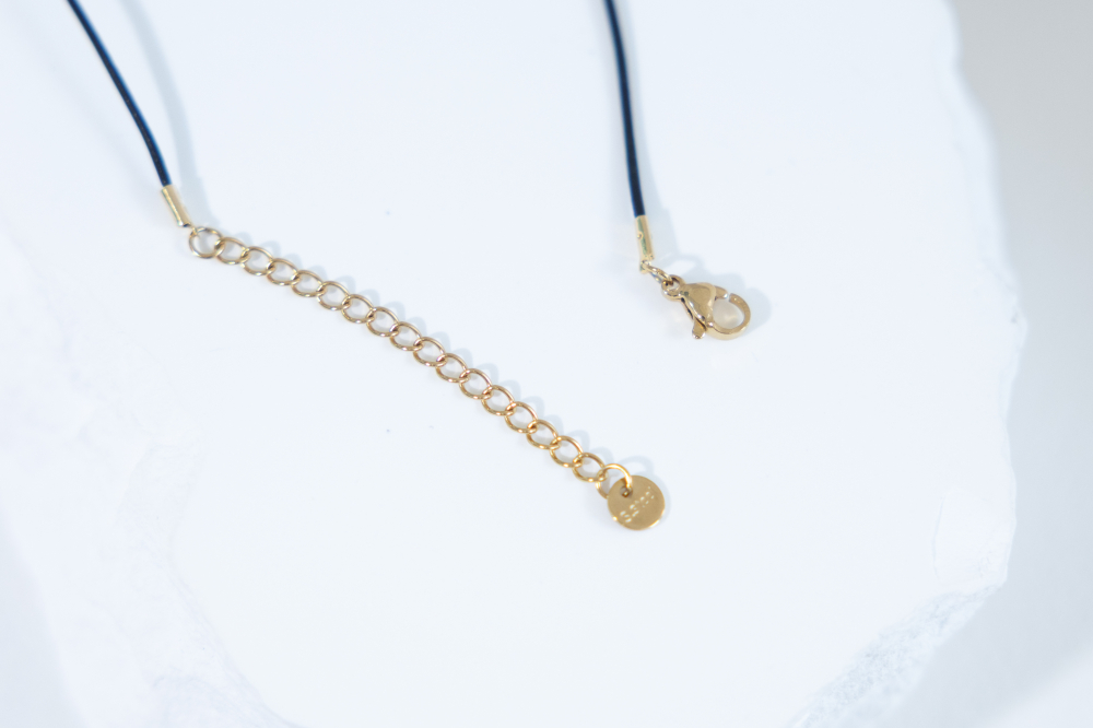 목걸이 羊皮繩墜金色貝型珠項鍊 / 黑色