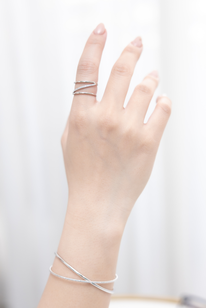 반지  雙層中間斜線多顆小鋯石開口式戒指 / 銀色