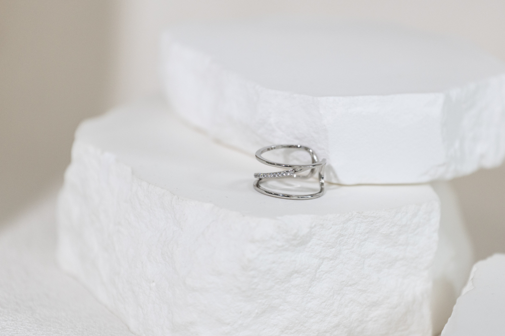 반지  雙層中間斜線多顆小鋯石開口式戒指 / 銀色