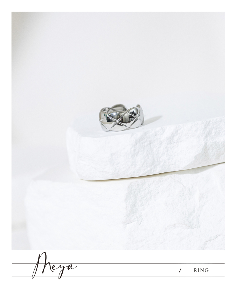 반지 寬版菱格線開口式戒指 / 銀色