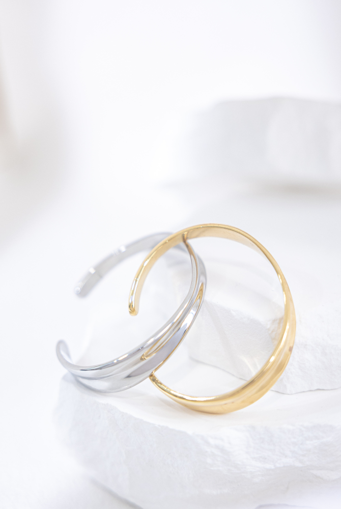 팔찌 緞帶設計前寬厚窄開口式手環 / 金色