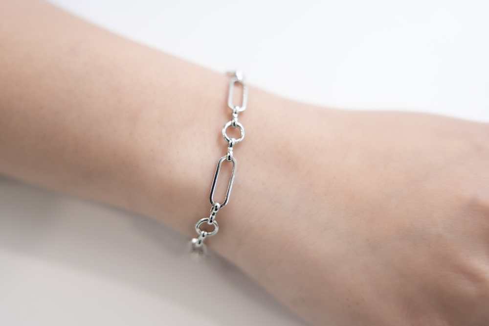 팔찌 橢圓形小圓形手鍊 / 銀色