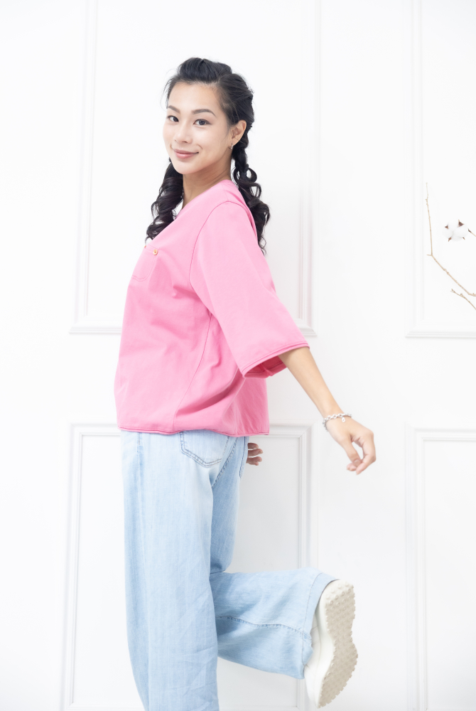 긴팔 左胸小口袋兩顆鈕扣寬版上衣 / 粉色