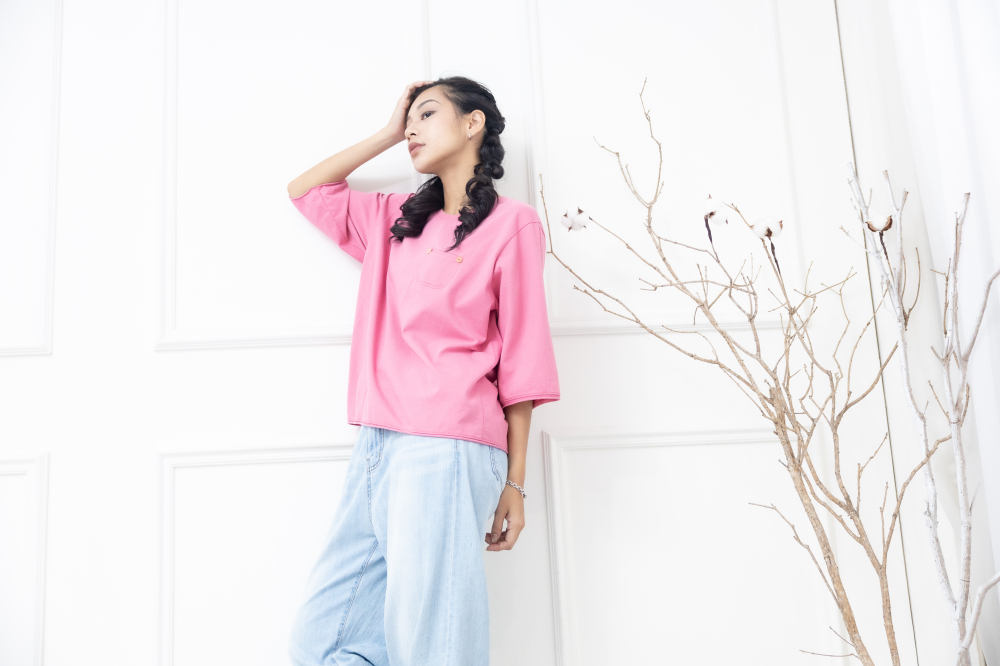 긴팔 左胸小口袋兩顆鈕扣寬版上衣 / 粉色