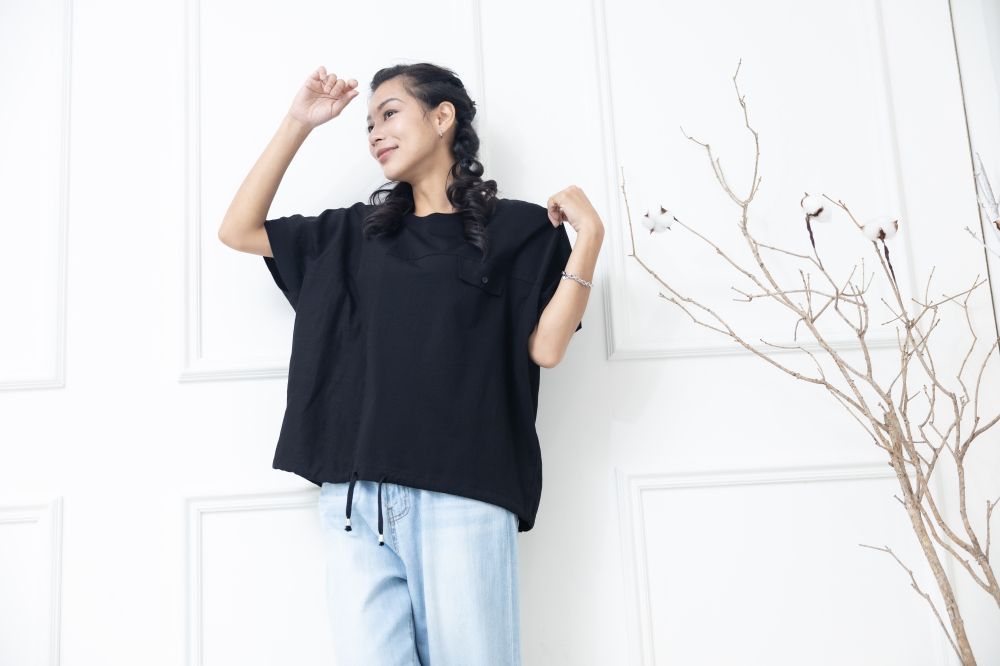 긴팔 左胸小口袋 一顆鈕扣寬版長袖上衣 / 黑色