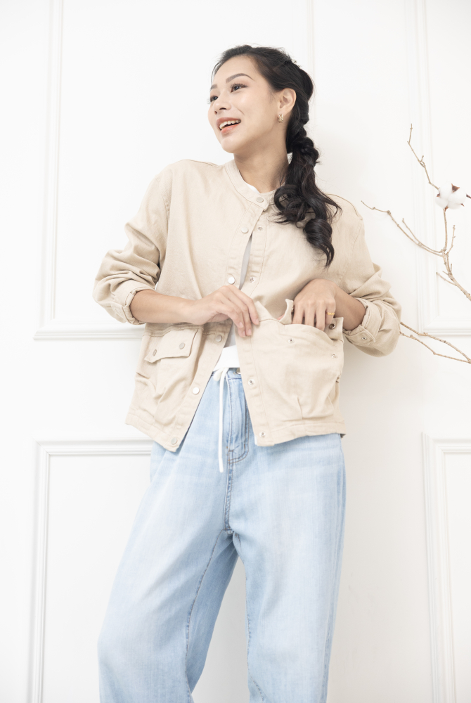 코트 圓領金屬扣下擺皺褶牛仔外套 / 淺卡其色