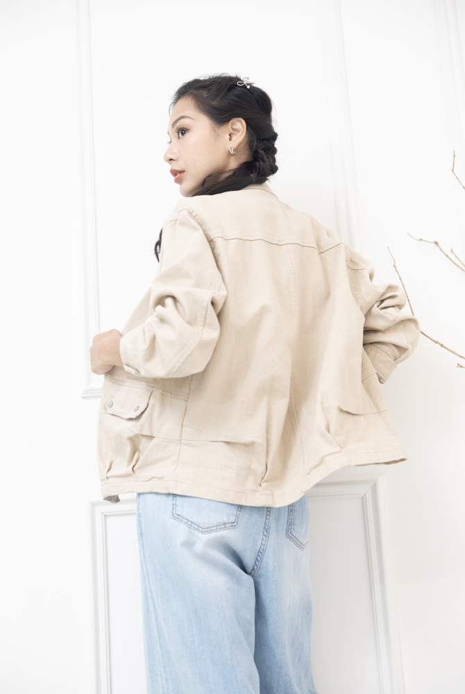 코트 圓領金屬扣下擺皺褶牛仔外套 / 淺卡其色