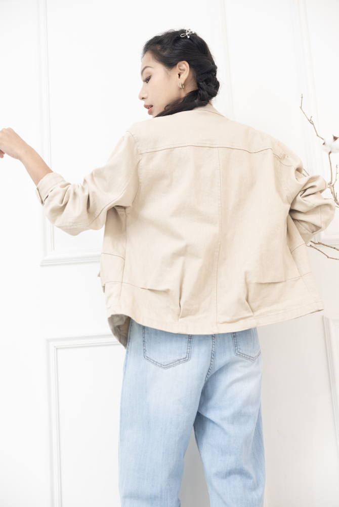 코트 圓領金屬扣下擺皺褶牛仔外套 / 淺卡其色