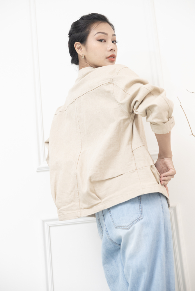 코트 圓領金屬扣下擺皺褶牛仔外套 / 淺卡其色