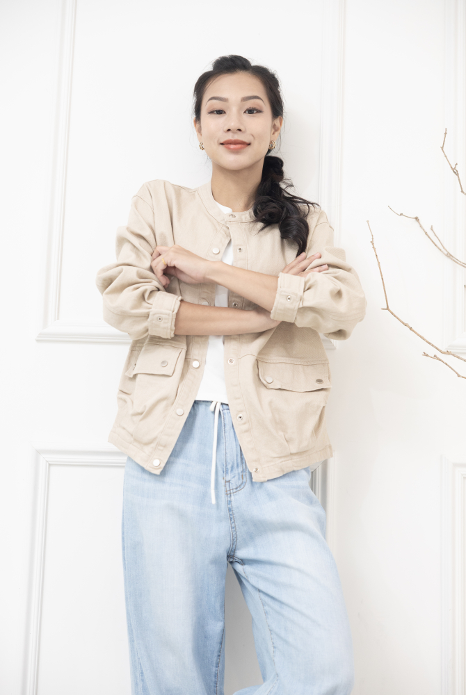 코트 圓領金屬扣下擺皺褶牛仔外套 / 淺卡其色