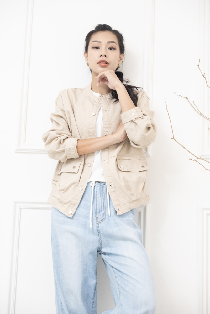 코트 圓領金屬扣下擺皺褶牛仔外套 / 淺卡其色