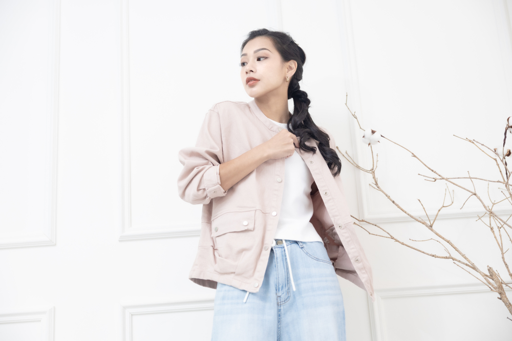 코트 圓領金屬扣下擺皺褶牛仔外套 / 灰粉色