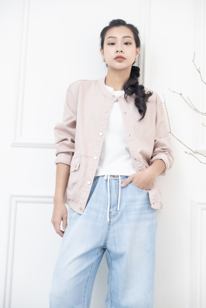 코트 圓領金屬扣下擺皺褶牛仔外套 / 灰粉色