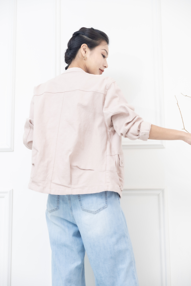 코트 圓領金屬扣下擺皺褶牛仔外套 / 灰粉色