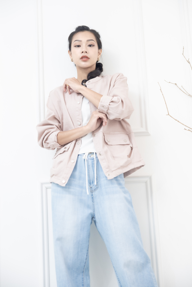 코트 圓領金屬扣下擺皺褶牛仔外套 / 灰粉色