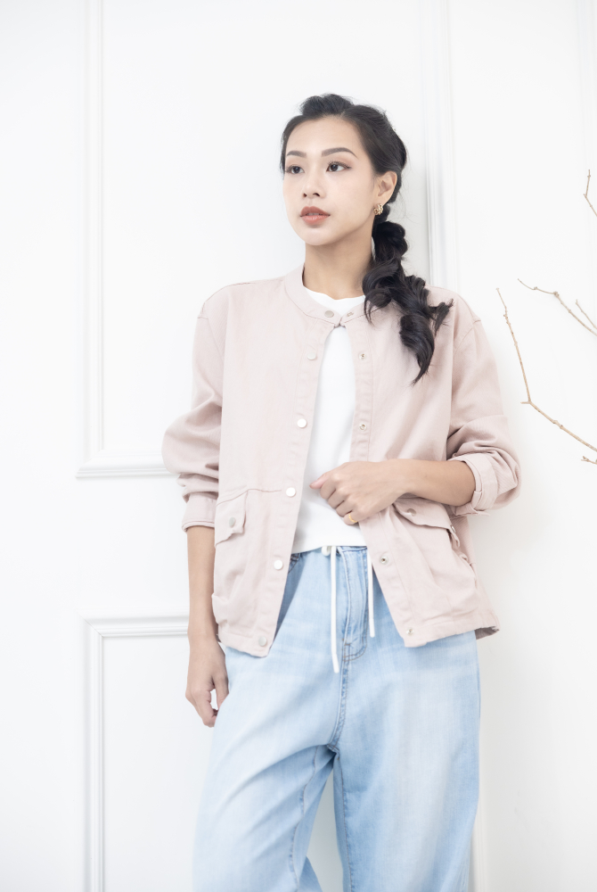 코트 圓領金屬扣下擺皺褶牛仔外套 / 灰粉色