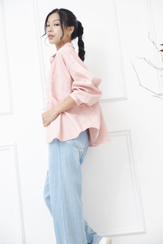 코트 襯衫領背後鈕扣開岔下擺圓弧外套 /  灰粉色